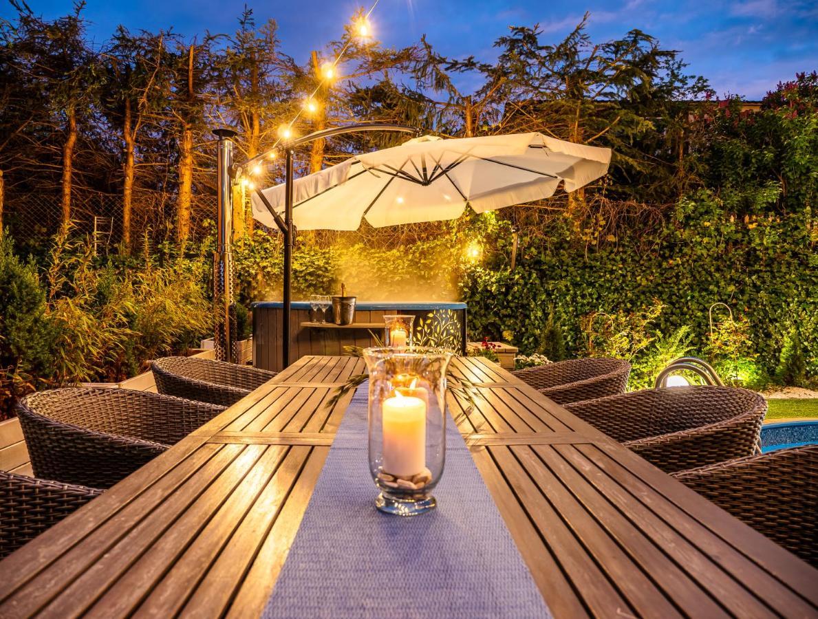 Domek Inosasino Z Basenem I Sauna Exterior foto